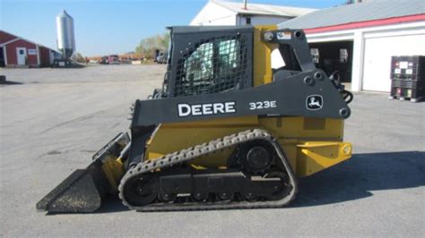 john deere 323e specs